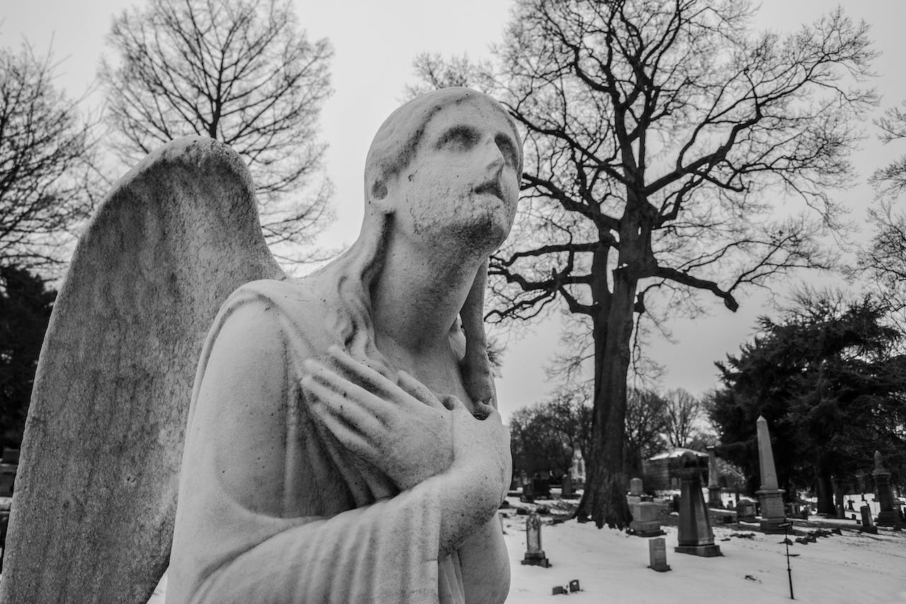 Grayscale of a Sculpture